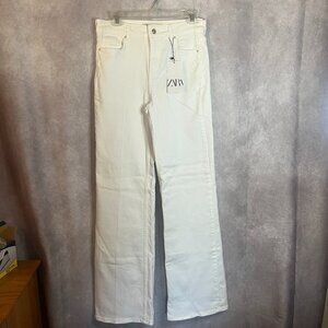 NWT Zara High Waisted wide leg white jean . Size 4